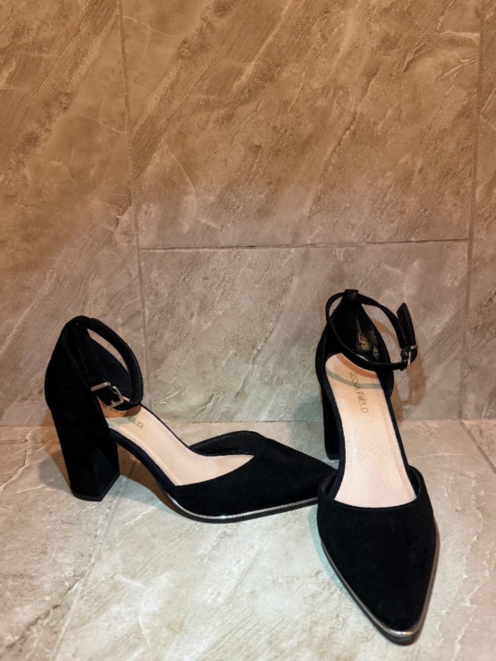 Anna Field Pumps